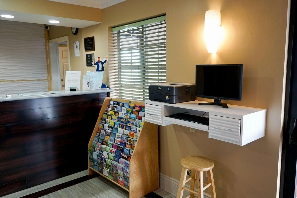 Howard Johnson by Wyndham Salinas Main image